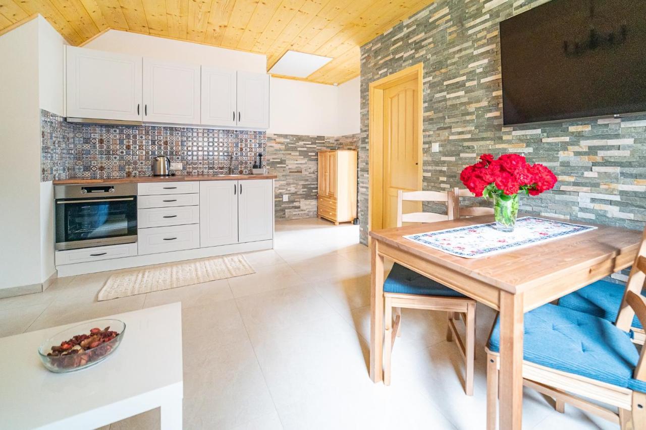 Apartmany Pod Rozsutcom - Zatkov Dvor - Prijazd Do Ubytovania Autom S Pohonom 4X4 Terchova Exterior photo